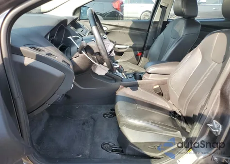 2013 Ford Focus Se z USA, uszkodzony, nr VIN 1FADP3F28DL333256